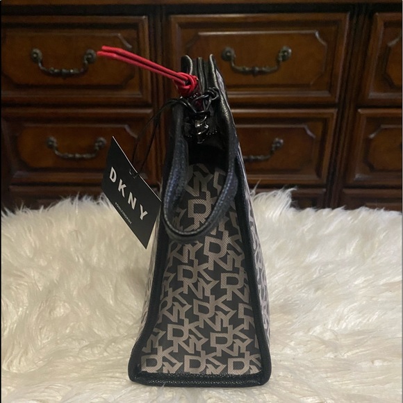 NWT DKNY Cosmetic Bag - Picture 5 of 9